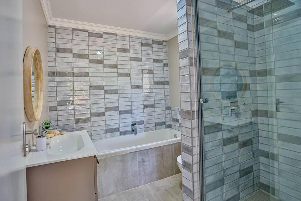 Apartamento Large Sea View, Walk To Eateries, Loadshed Free Ballito Exterior foto